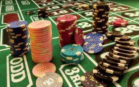 Giao diện chơi Live Casino trên điện thoại với dealer trực tiếp